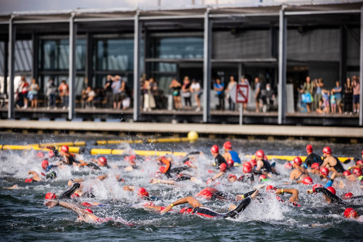 L’épreuve de natation du triathlon de Genève de 2021.