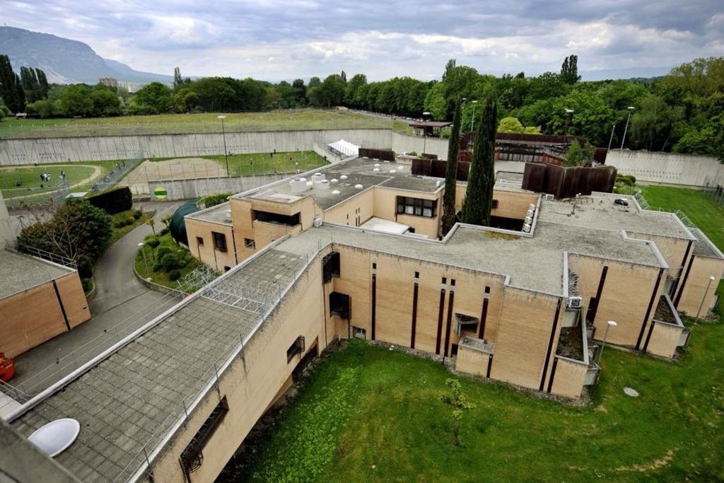 Un ancien gardien de prison est condamné