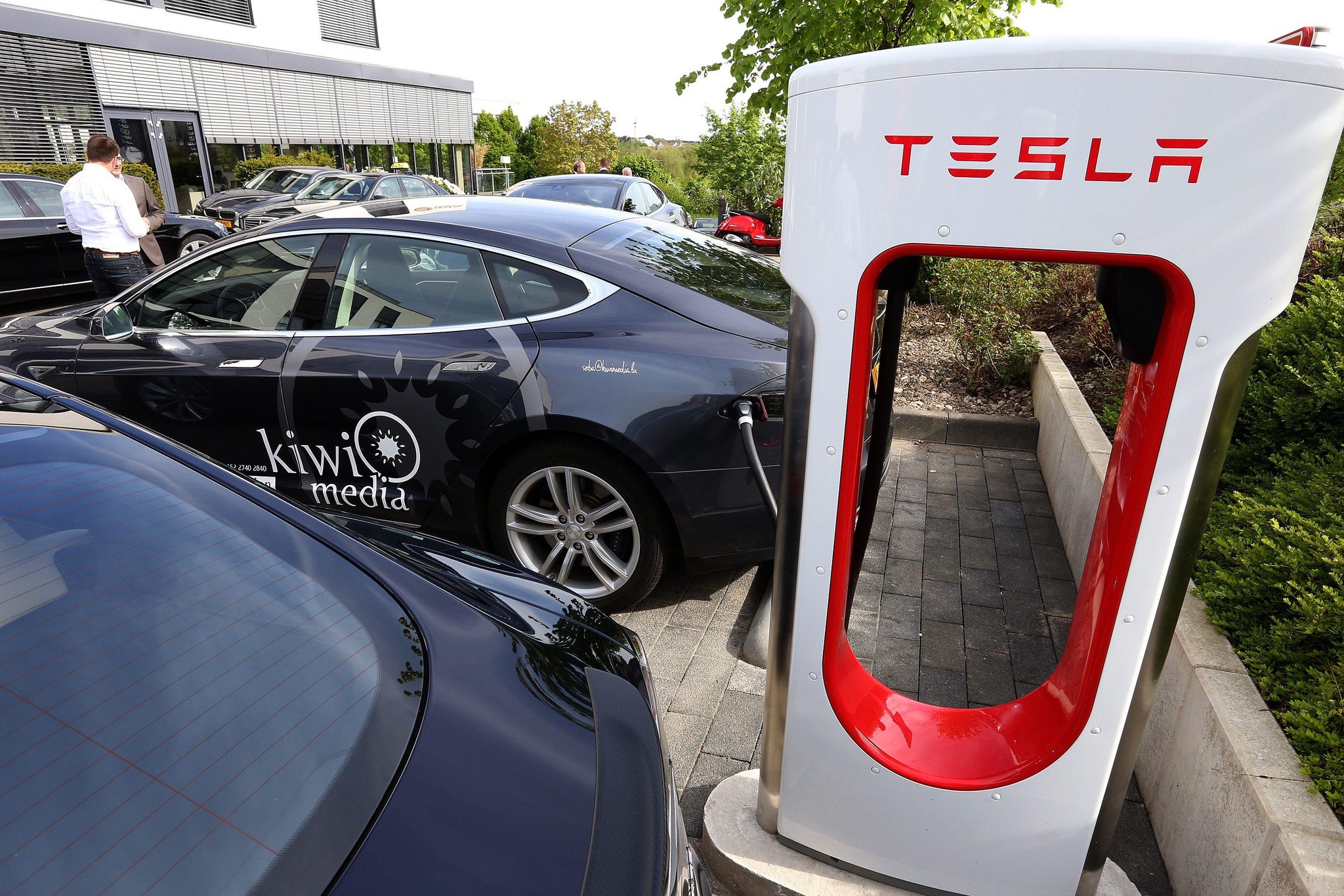 Electrique au Luxembourg Le «superchargeur» de Tesla étendu aux