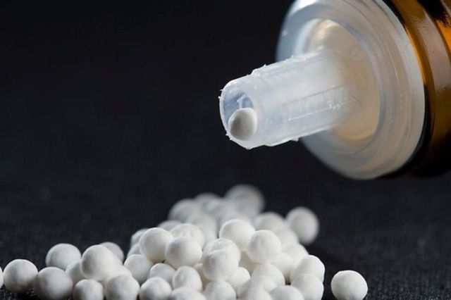 La Haute autorité de santé en France a conclu que les produits homéopathiques n'avaient «pas démontré scientifiquement une efficacité suffisante pour justifier d'un remboursement»-