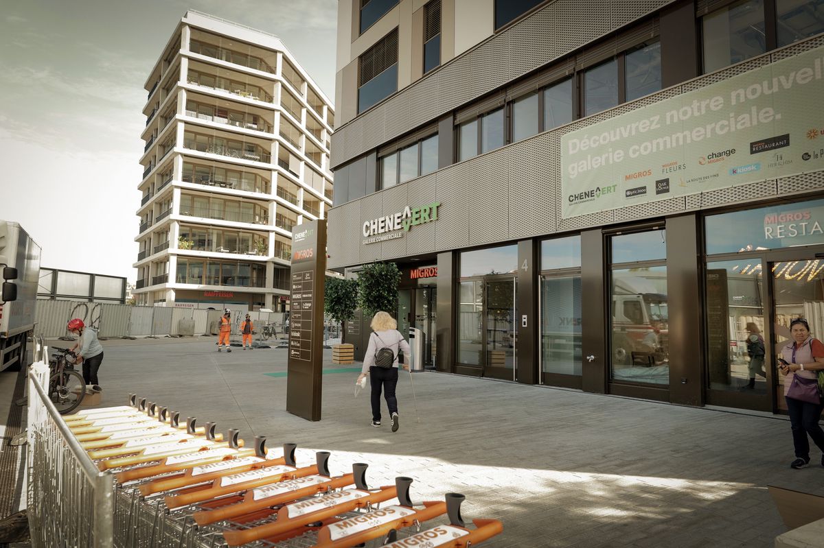 Genève, le 16 octobre 2023. Chêne-Bourg, la nouvelle galerie commerçante de Chêne-Bourg se trouve à la place de la gare, au bout de la rue François-Perréard.