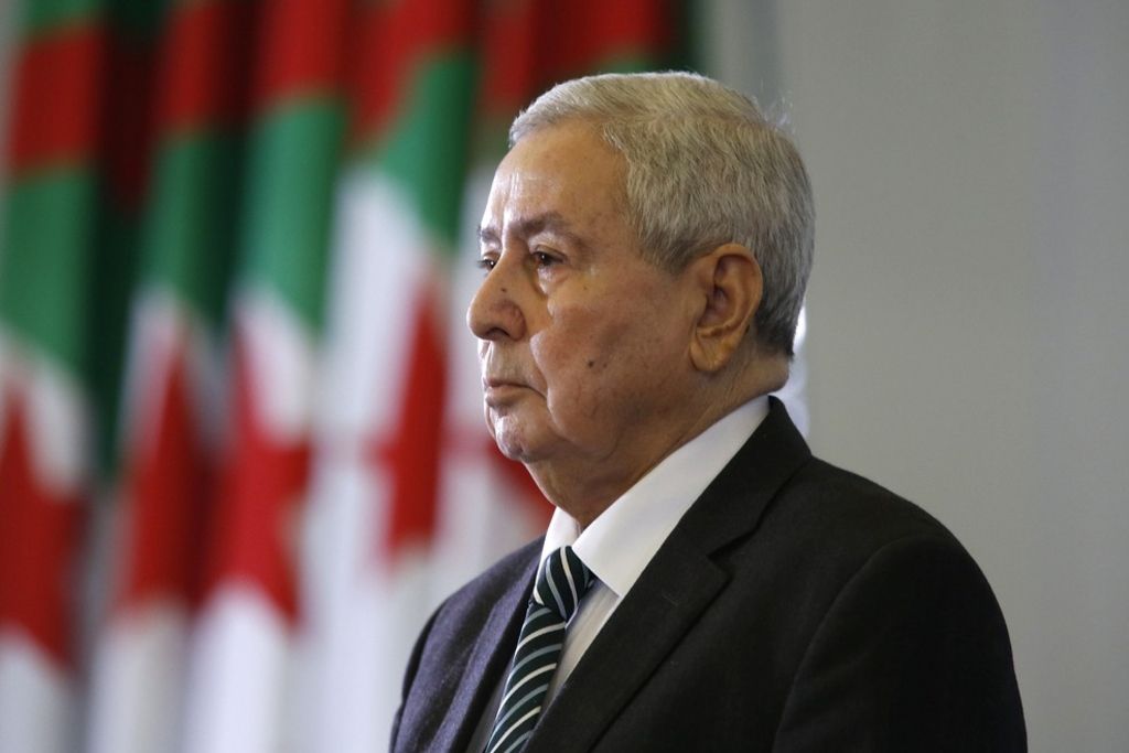 Le président appelle les politiques au dialogue