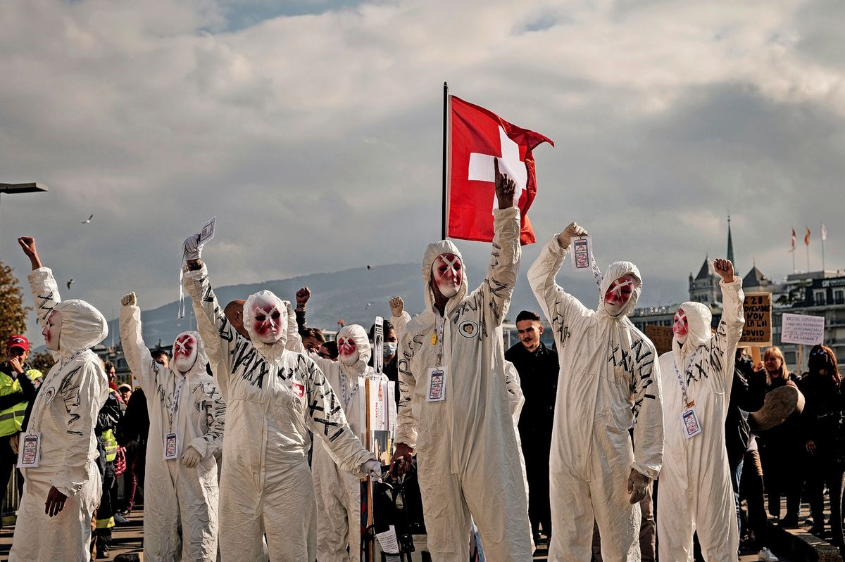 Grosse manifestation dans les rues genevoises contre les mesures sanitaires.