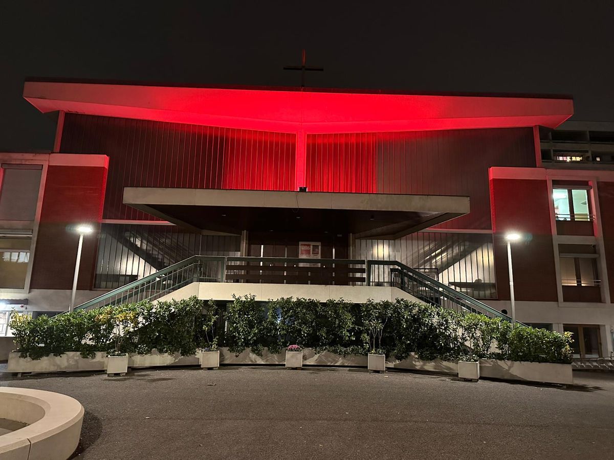 Les églises se parent de rouge à Genève