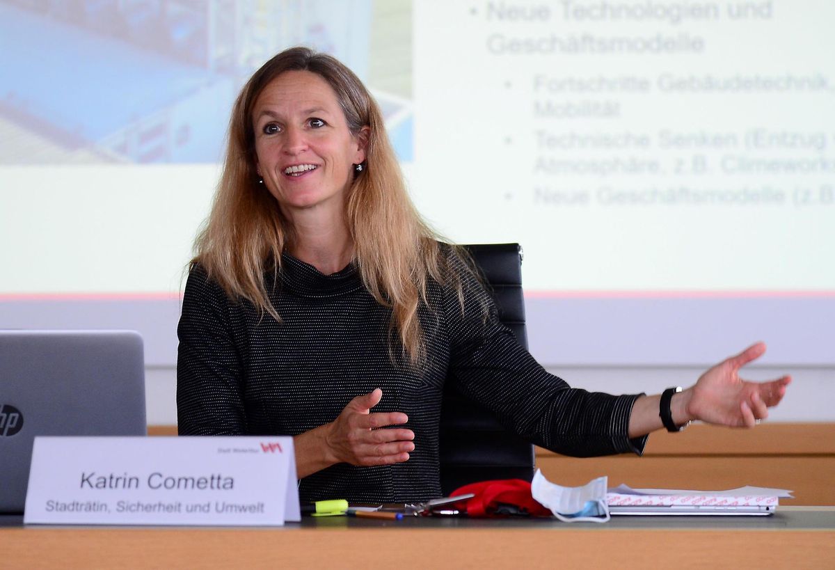 Bei der Medienkonferenz am Freitag weibelte Katrin Cometta, GLP-Stadträtin und Umweltvorsteherin, für ein Ja bei der Netto-Null-Abstimmung und die Variante 2040 in der Stichfrage. 