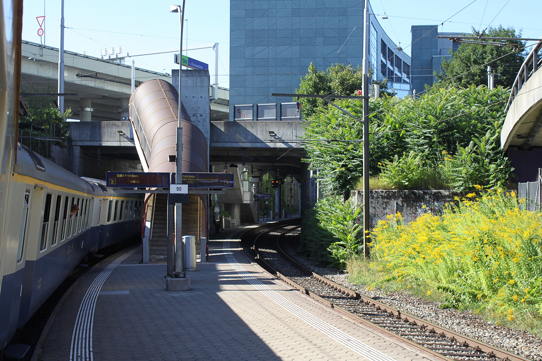 Drame ferroviaire à Berne: Un adolescent meurt sur les voies de la gare d’Europaplatz