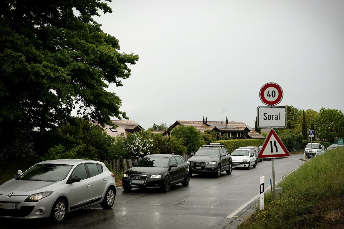 La circulation aux petites douanes exaspère les habitants de différents villages.