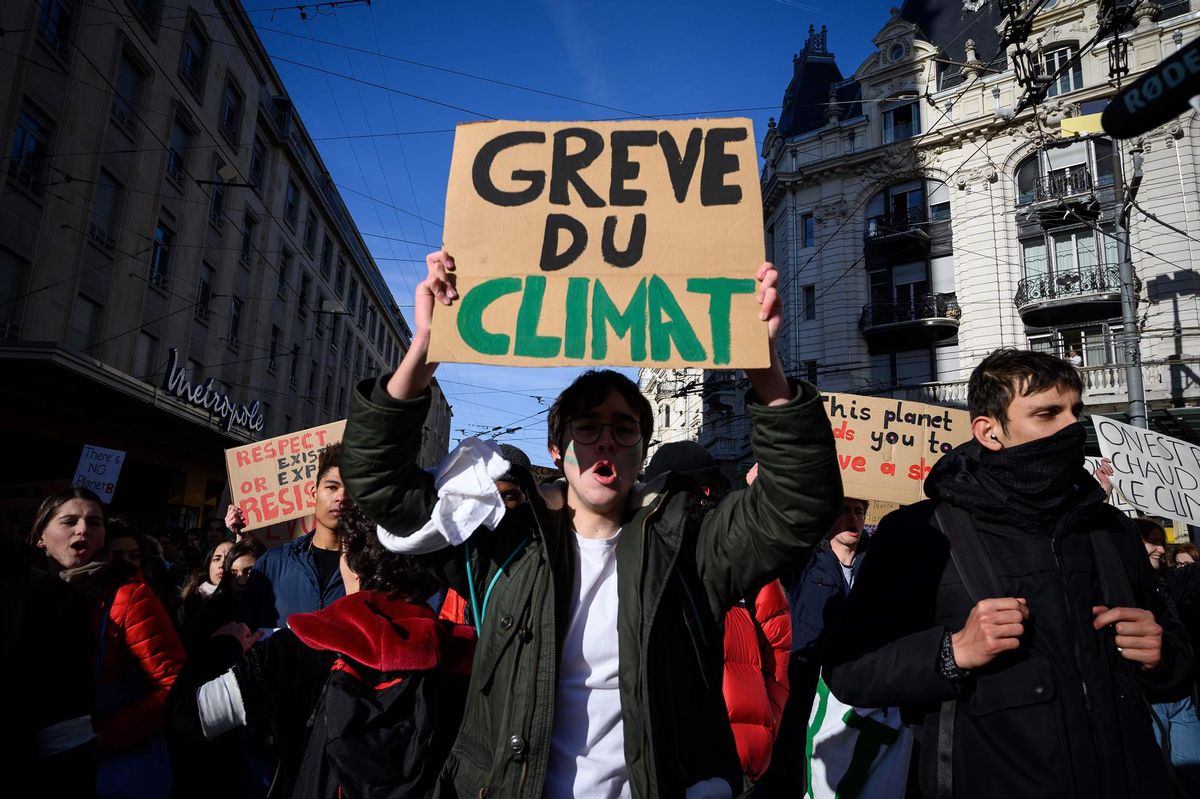 Le référendum est soutenu par des milieux économiques, l’UDC, mais aussi par plusieurs grévistes du climat. (Photo by Fabrice COFFRINI / AFP)