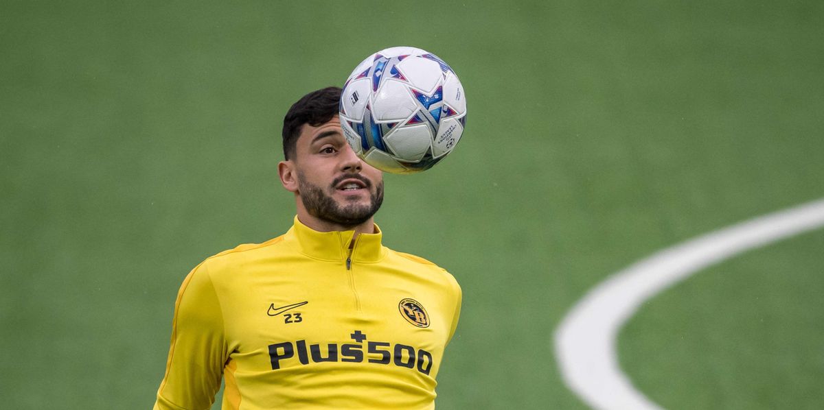 Young Boys' Swiss defender #23 Loris Benito heads the ball during a training session on the eve of the UEFA Champions League Group G football match between Young Boys and Manchester City at Wankdorf Stadium in Bern on October 24, 2023. (Photo by Fabrice COFFRINI / AFP)