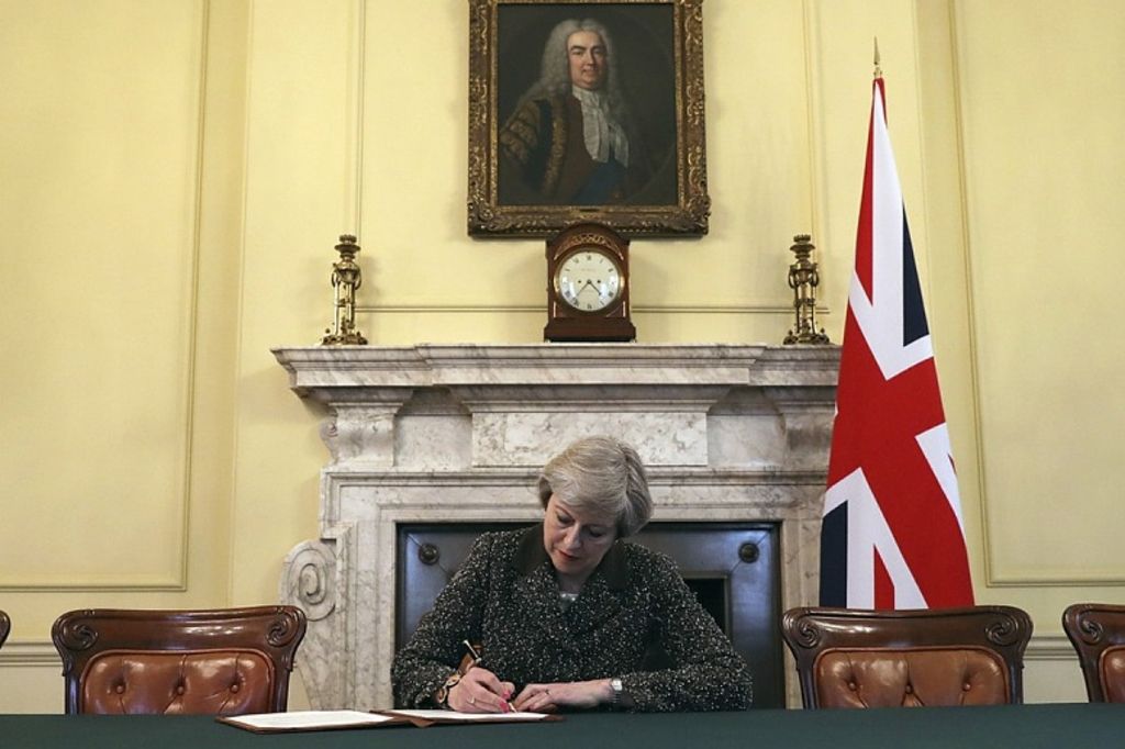 Succession de May: une course mouvementée