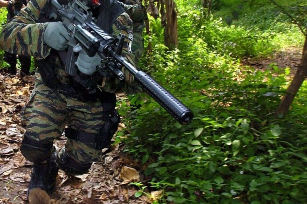 Ils simulent une agression sur leur père