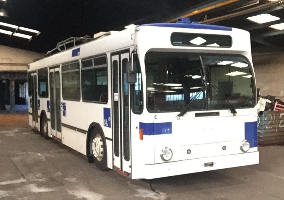 Le trolleybus lausannois de 12 mètres de long, pour 2,5 de large et 3,4 de haut était stocké dans les anciennes Fonderies de Moudon