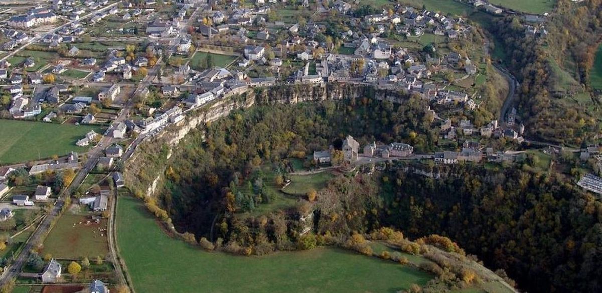 Bozouls Eine Stadt am Abgrund L'essentiel Bozouls Eine Stadt am Abgrund L'essentiel