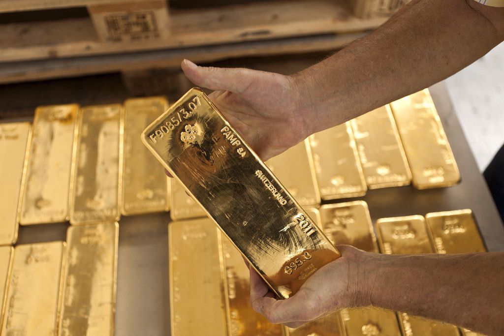 In the gold store of Cantonal Bank of Zurich ZKB in Zurich, Switzerland, pictured on August 8, 2011. (KEYSTONE/Martin Ruetschi) 

Im Goldlager der Zuercher Kantonalbank in Zuerich am 8. August 2011. (KEYSTONE/Martin Ruetschi)