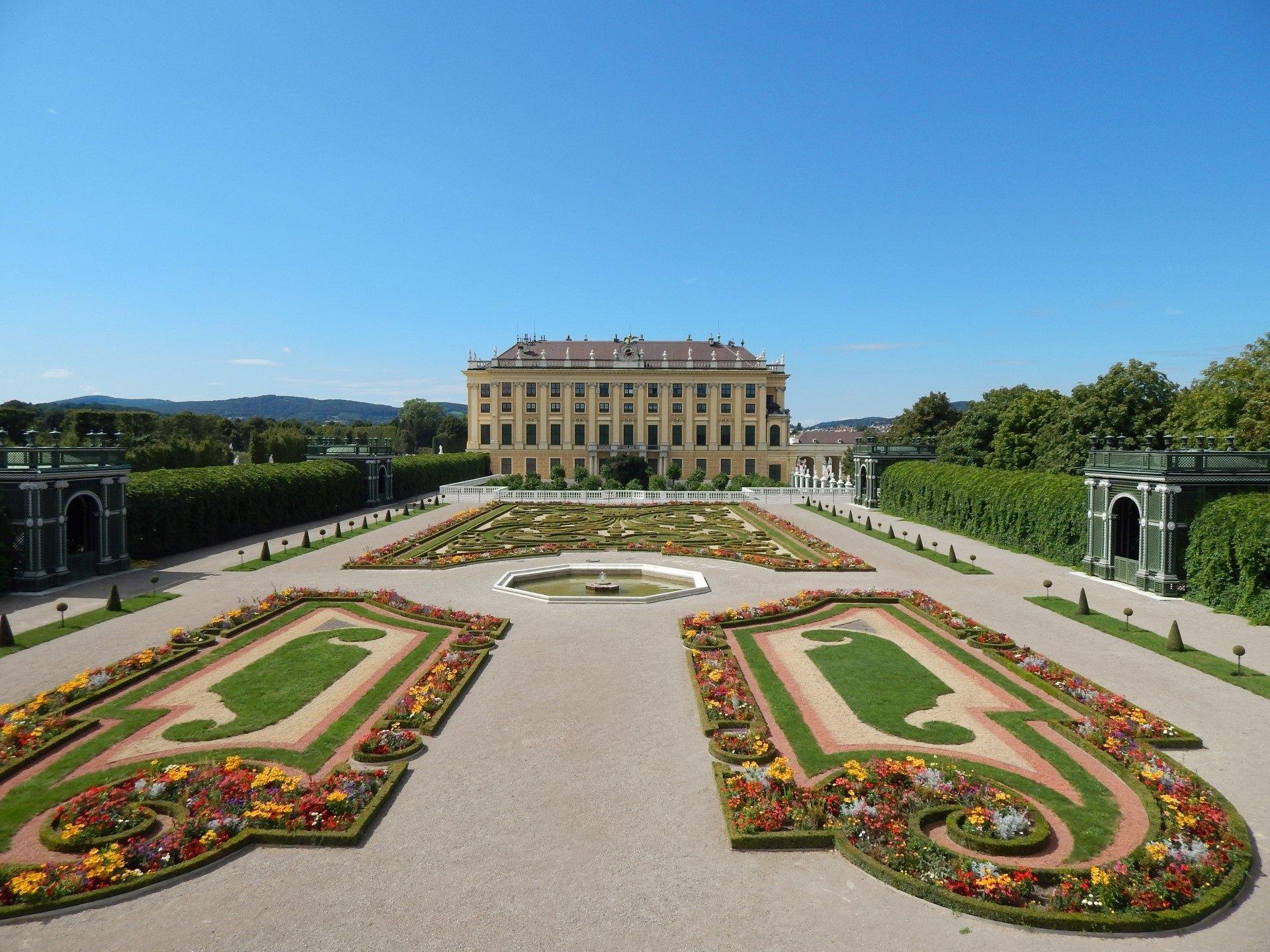 Wien (im Bild das Schloss Schönbrunn) war 2019 mit 247'323 Besuchern die drittbeliebteste österreichische Feriendestination der Schweizer.