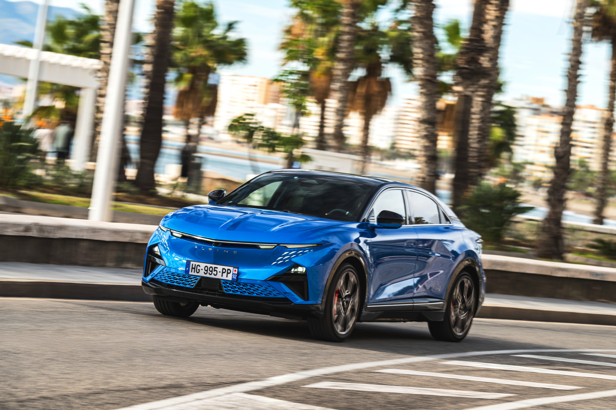E-Crossover: Renaults legendäre Sporttochter wird familientauglich