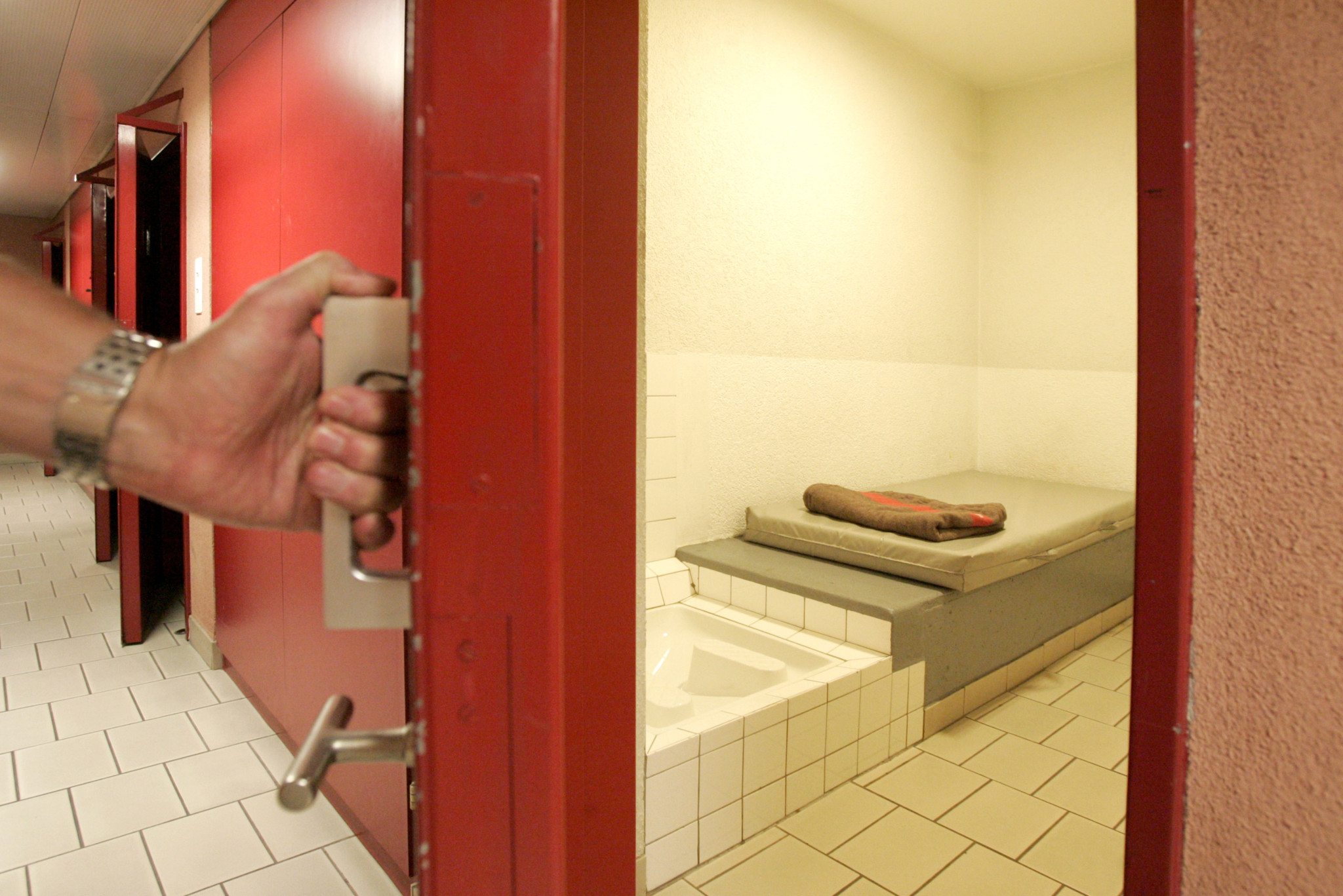 Haftbedingungen in der Westschweiz: «Illegal und inakzeptabel»: Alt-Ständerat Fritz Schiesser sass 13 Tage in fensterloser Zelle