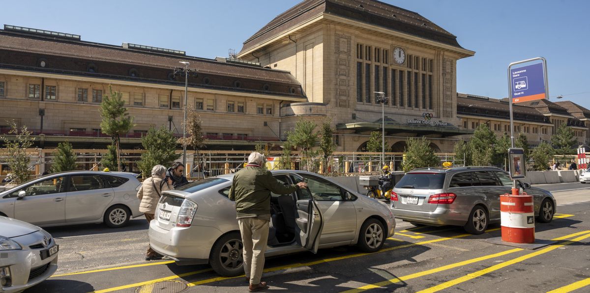 La station de taxis service à la gare de Lausanne.