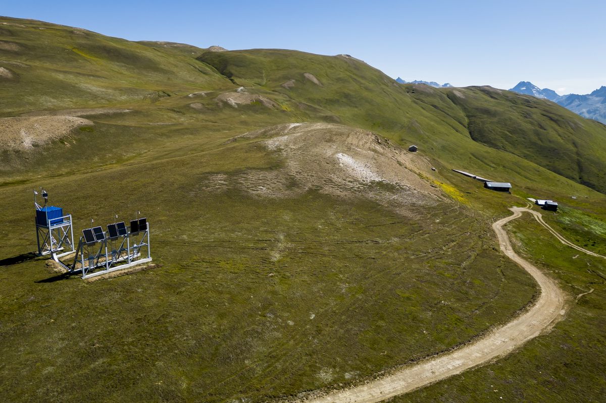 Solarprojekte wie jenes in Grengiols im Saflischtal können nach dem Walliser Nein zum Solarexpress weniger rasch als geplant gebaut werden. Nach dem erfolgreichen Testbetrieb sollen hier 160’000 Panels aufgebaut werden.