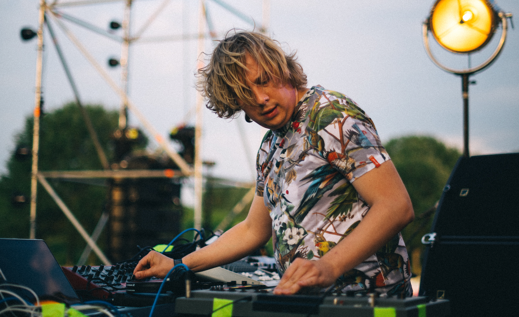 Der deutsche DJ Dominik Eulberg hat Ökologie studiert. Seine Techno-Stücke landen immer wieder in den Charts. 