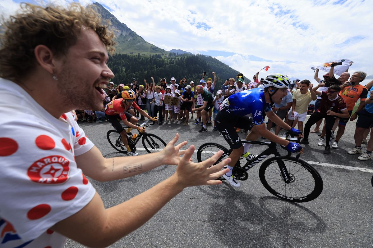 epa11475790 Spectators watch riders of the breakaway group, including Spanish rider Oier Lazkano (R) of Movistar Team and Danish rider Magnus Cort (L) of Uno-X Pro Cycling Team, in action on the Tourmalet ascent during the 14th stage of the 2024 Tour de France cycling race over 151km from Pau to Saint-Lary-Soulan Pla d'Adet, France, 13 July 2024.  EPA/GUILLAUME HORCAJUELO