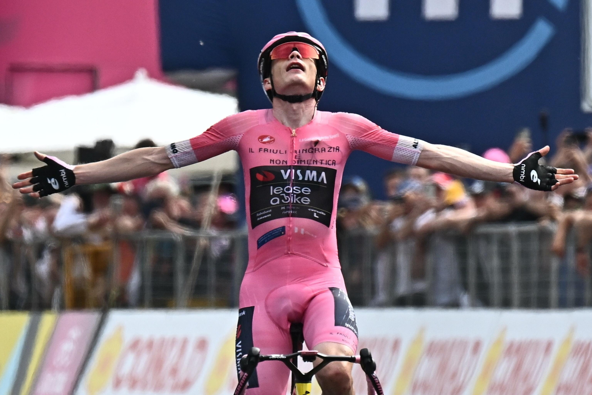 Tour d’Italie: Vingegaard sécurise sa victoire finale en remportant l’avant-dernière étape
