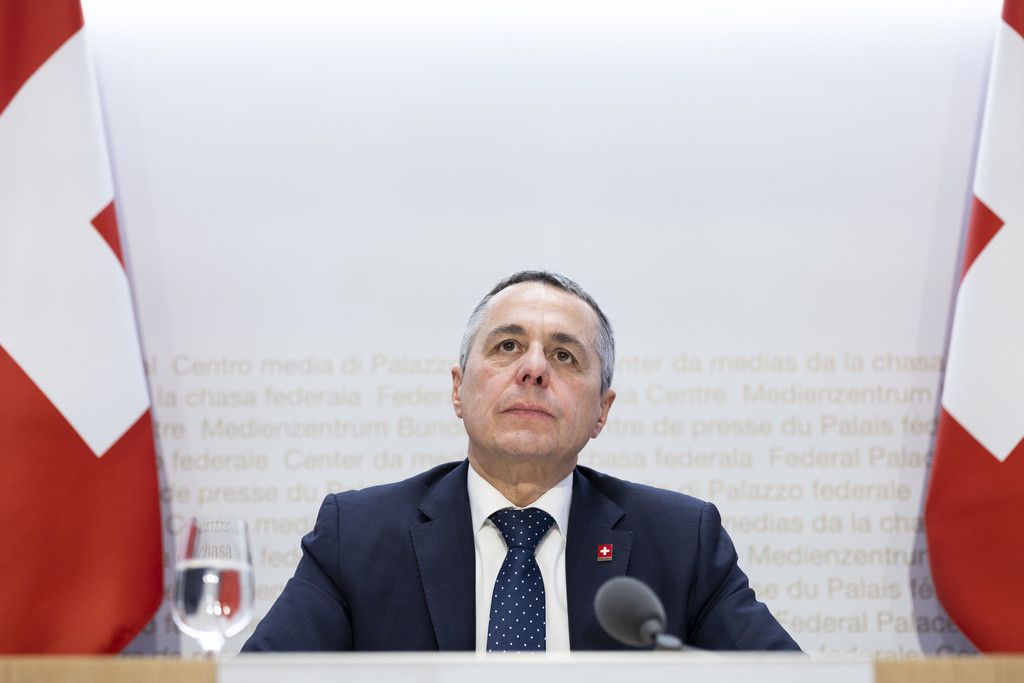 Bundesrat Ignazio Cassis spricht waehrend einer Medienkonferenz des Bundesrates, am Mittwoch, 1. November 2023, in Bern. Der Bundesrat verurteilt die Terrorakte, welche die Hamas seit dem 7. Oktober 2023 veruebt, erneut auf das Schaerfste und fordert die sofortige Freilassung aller Geiseln. Angesichts der aeusserst besorgniserregenden humanitaeren Lage.beantragt der Bundesrat dem Parlament weitere 90 Millionen Franken zur Unterstuetzung der Region. (KEYSTONE/Peter Klaunzer)