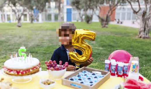 Malachi musste seinen 5. Geburtstag ohne Freundinnen und Freunde feiern. 