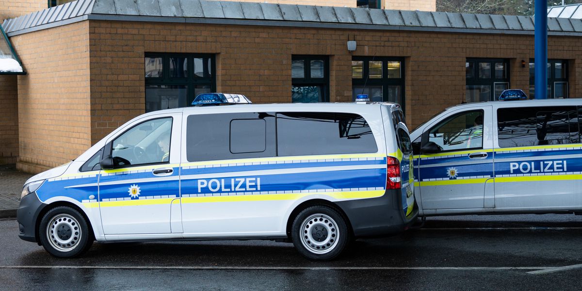 Karlsruhe: Raid against neo-Nazi groups in 12 federal states