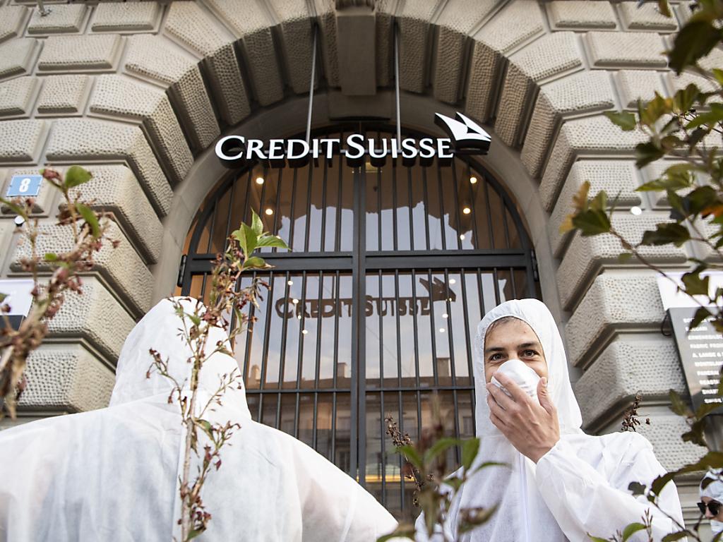 Le 8 juillet 2019, les militants ont bloqué l’accès au siège de Credit Suisse à travers un sit-in et l’installation de grands pots à plantes notamment (photo d’archives).