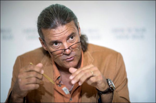 La présence à Berlin de Lutz Bachmann, le co-fondateur de Pegida, le mouvement anti-islam allemand, ne gêne pas le conseiller d'Etat valaisan Oskar Freysinger. La présence à Berlin de Lutz Bachmann, le co-fondateur de Pegida, le mouvement anti-islam allemand, ne gêne pas le conseiller d'Etat valaisan Oskar Freysinger.