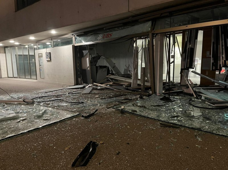 Canton de Bâle-Campagne: Des malfaiteurs font exploser un distributeur de billets