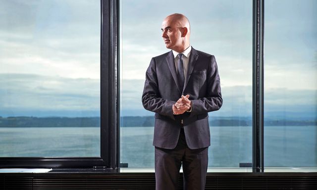 «Die Aussagen der Kassen sind juristisch an der Grenze»: Alain Berset im Hochhaus des Bundesamts für Statistik in Neuenburg. Foto: Adrian Moser