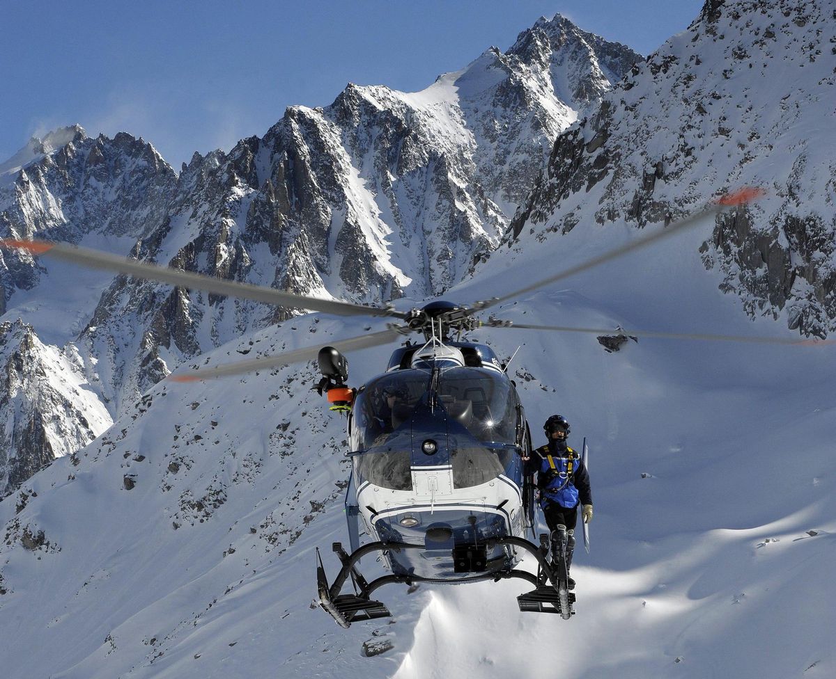 C’est un hélicoptère du Peloton de gendarmerie de haute montagne de Chamonix qui a transporté le blessé aux HUG.