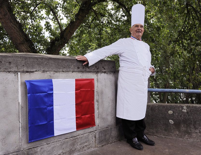 Le cuisinier étoilé Paul Bocuse figure dans le listing de HSBC révélé par Le Monde. Un de ses conseillers en patrimoine a indiqué au quotidien français que le cuisinier avait «oublié» ses avoirs en Suisse: 2,7 millions de francs. Sa situation aurait été régularisée en 2010. 
