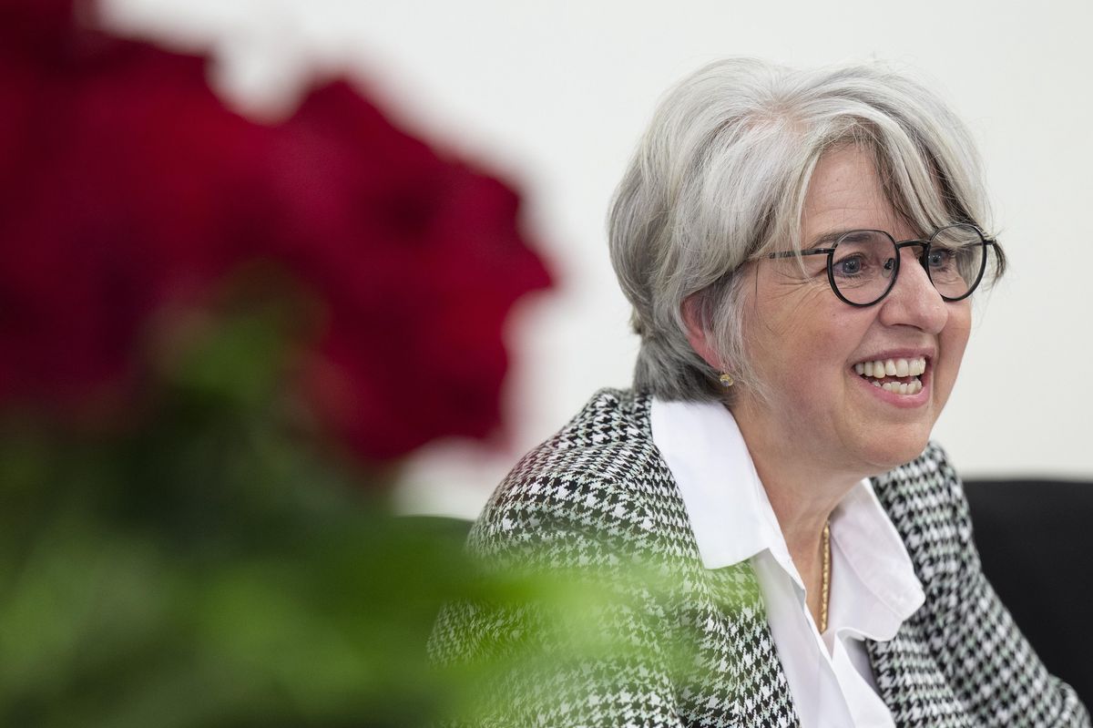 Staenderaetin Elisabeth Baume-Schneider, SP-JU, gibt an einer Pressekonferenz ihre Kandidatur als Bundesraetin bekannt, am Freitag, 11. November 2022, in Bern. Am 7. Dezember waehlt die Bundesversammlung zwei neue Bundesratsmitglieder fuer die zuruecktretenden Simonetta Sommaruga und Ueli Maurer. (KEYSTONE/Peter Schneider)