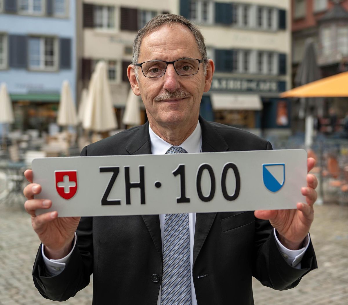 La plaque «ZH 100» affole les enchères
