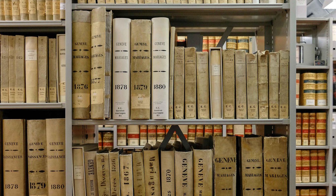 Les registres des naissances et des mariages de la seconde moitié du XIXe siècle.