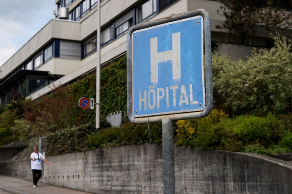 Hôpital de Moutier: la vente n'est pas suspendue