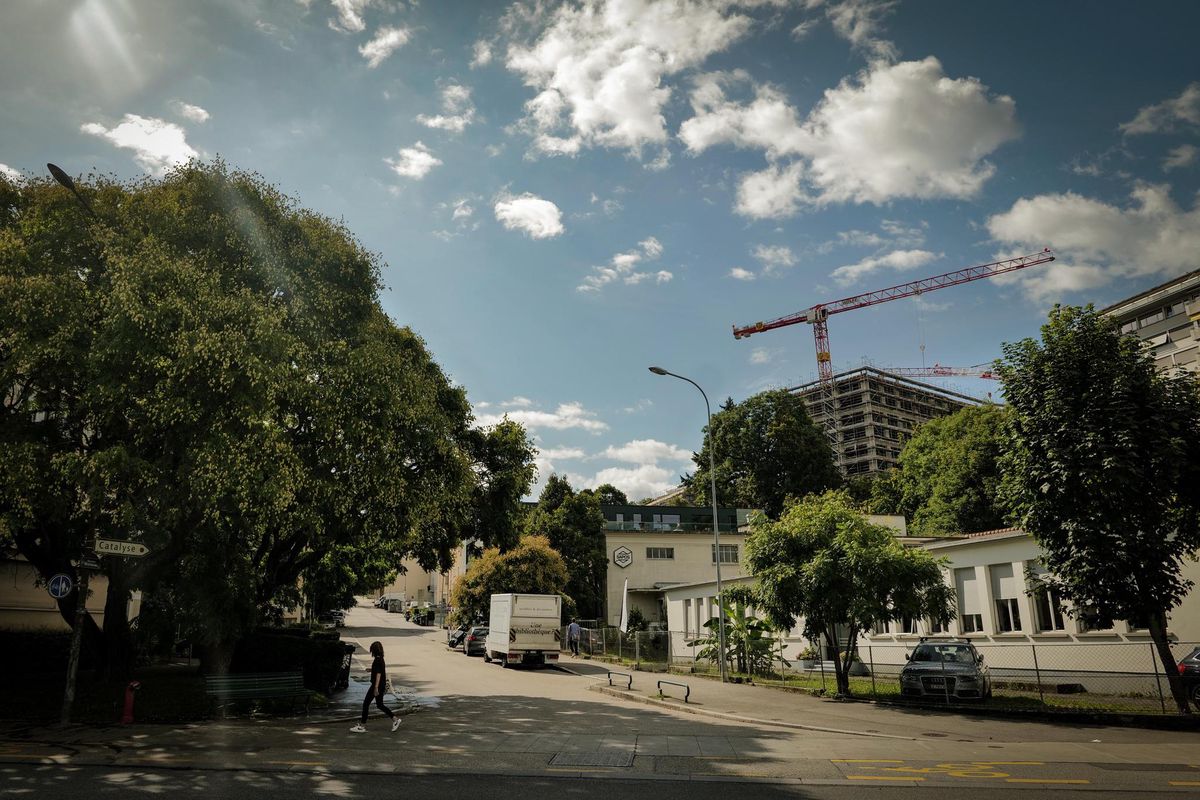 La zone artisanale de Rosemont, derrière la gare des Eaux-Vives. Un plan d’aménagement prévoit d’y créer 350 logements et des bureaux.
Photo: LAURENT GUIRAUD