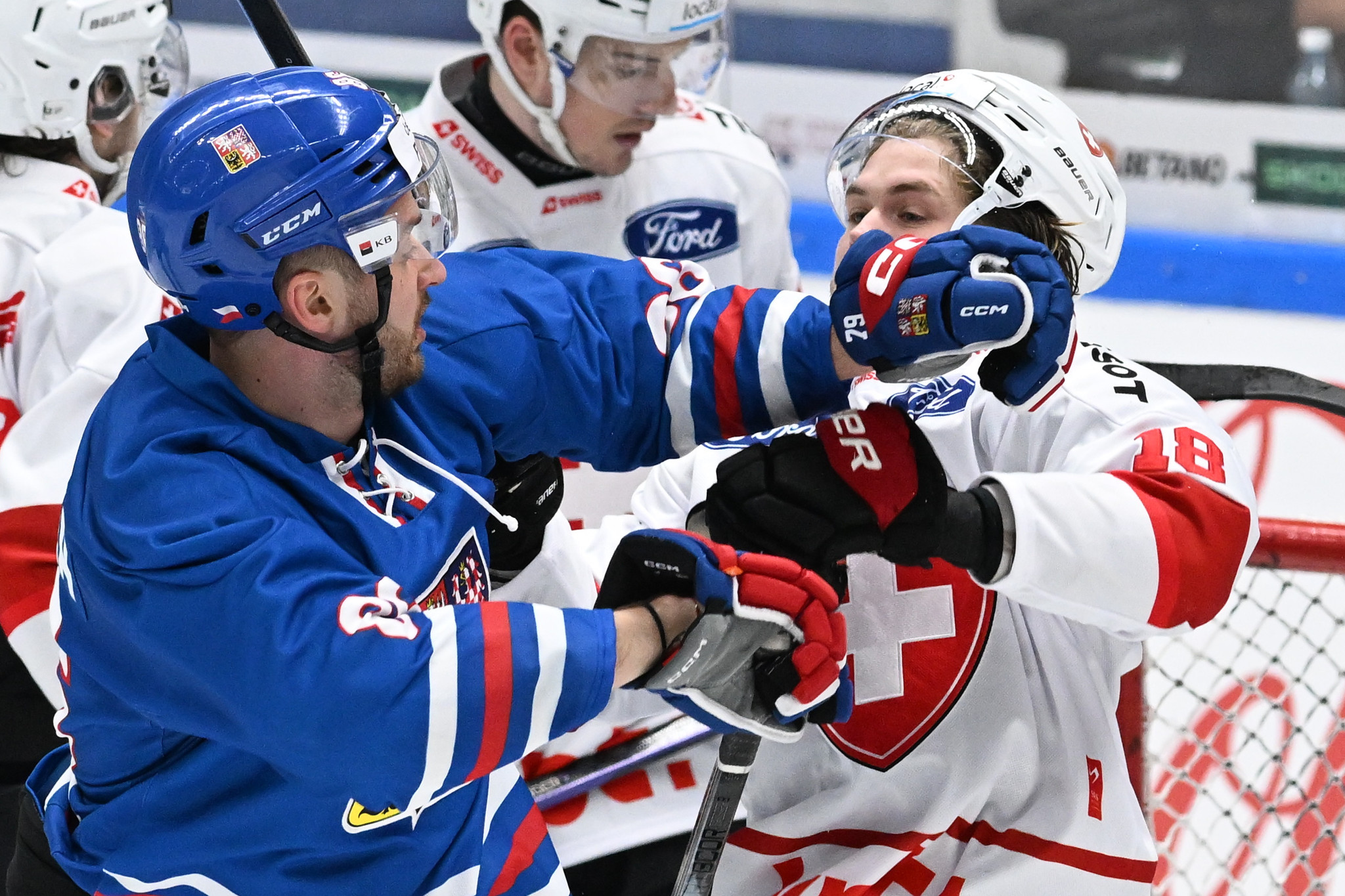 05.05.2024; Bruenn; Eishockey - Euro Hockey Tour - Tschechien -  Schweiz;
Radim Zohorna (CZE), Sven Jung (SUI) (Vaclav Salek/Zuma Sports Wire/freshfocus)
---------------------------------------------------------------------
ACHTUNG REDAKTIONEN: KEINE ABONNEMENTS, ES GELTEN DIE PREISEMPFEHLUNGEN DES SAB - MANDATORY CREDIT, EDITORIAL USE ONLY, NO SALES, NO ARCHIVES
---------------------------------------------------------------------