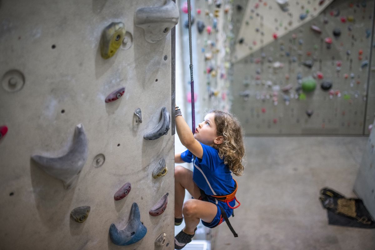 L’escalade regorge de bienfaits pour les enfants.