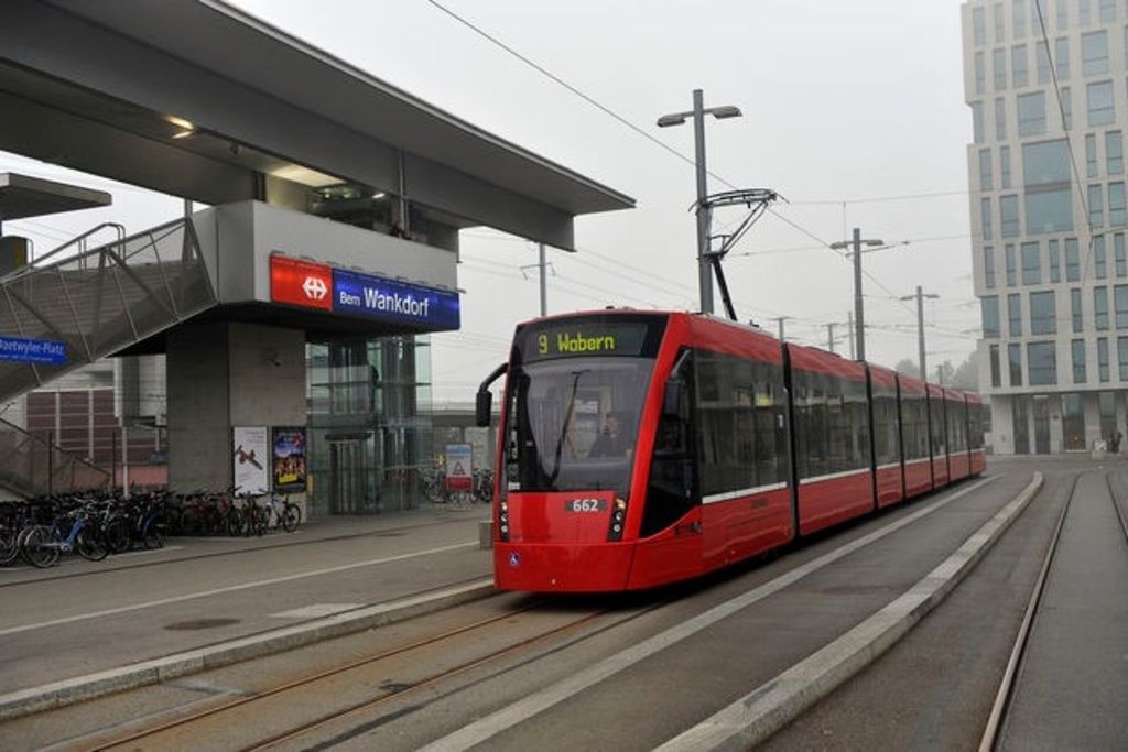 Das Tram kommt früher als der S-Bahn-Halt