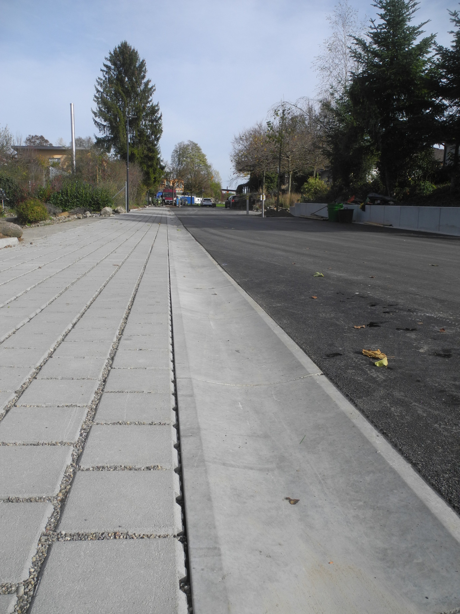 Blick auf die neugebaute Wingertstrasse in Illnau.