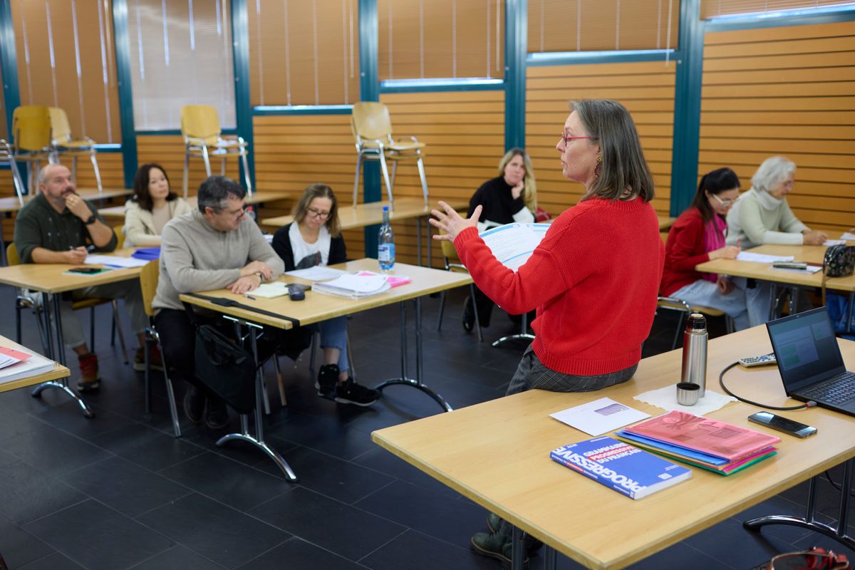 Morgins, le 8 février 2024. Que sont devenus les ukrainiens réfugiés dans la station des Portes-du-soleil ? Le cours de français.     Photo Yvain Genevay / Le Matin Dimanche