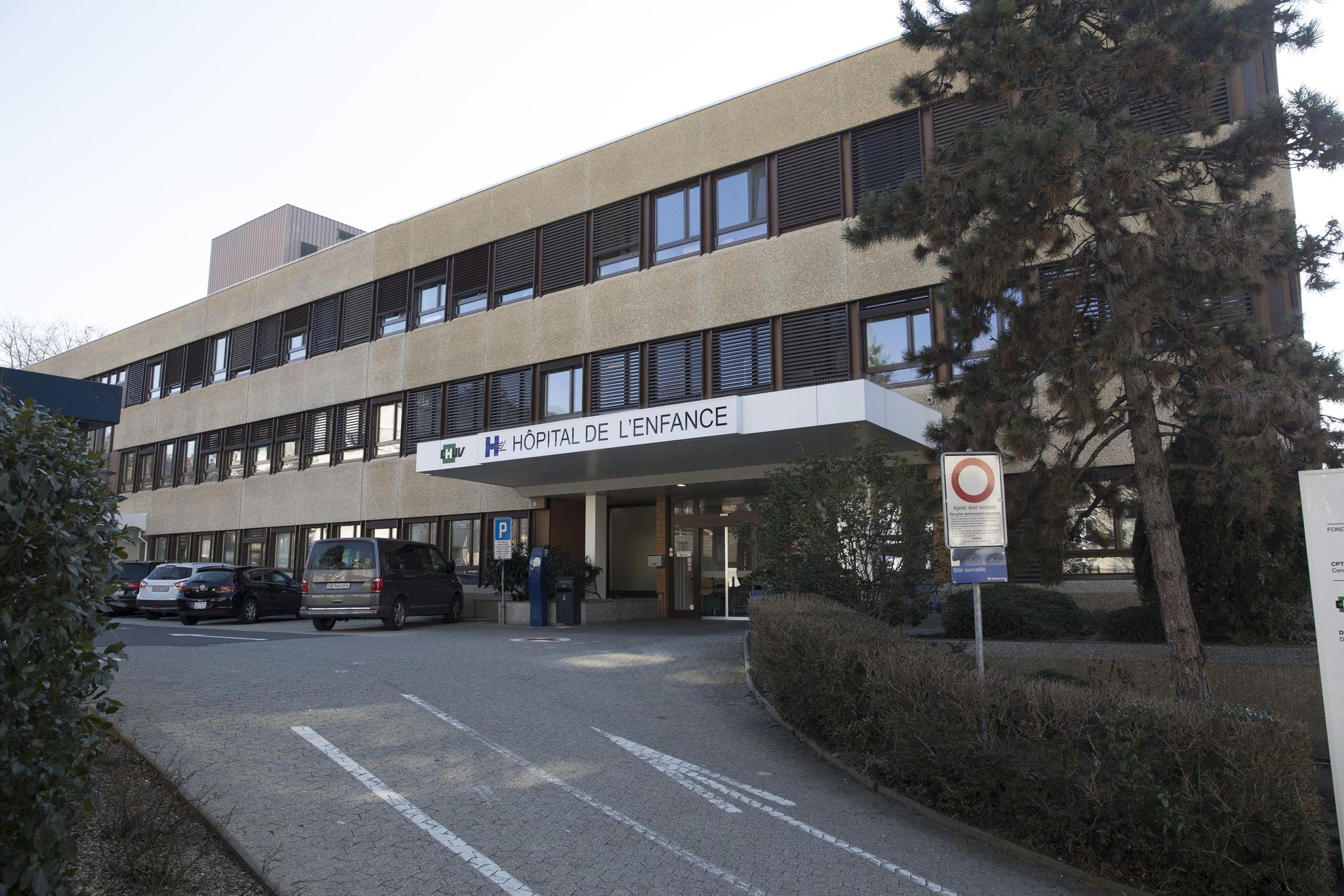 La semaine passée, Fabienne Dente s’est présentée avec sa fille de 17 ans aux Urgences de l’Hôpital de l’enfance pour la faire tester. L’adolescente présentait plusieurs symptômes typiques de la maladie.