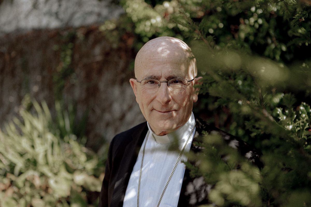 Ses adversaires n'attendent qu'une chose: qu'il se retire pour raison d'âge dans trois ans.