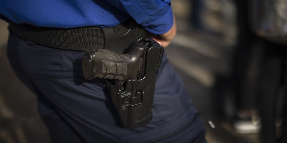 Krise-in-der-Schule-Uster-Er-hat-Fragen-zu-einem-bewaffneten-Polizei-einsatz-gestellt-und-wird-angezeigt