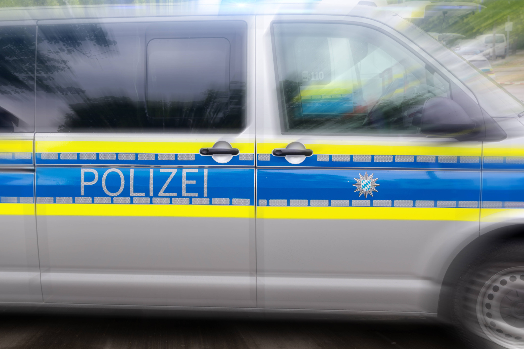 Polizeieinsatz in Deutschland: Geiselnahme in Bankfiliale – Polizei riegelt Kleinstadt in Rheinland-Pfalz ab