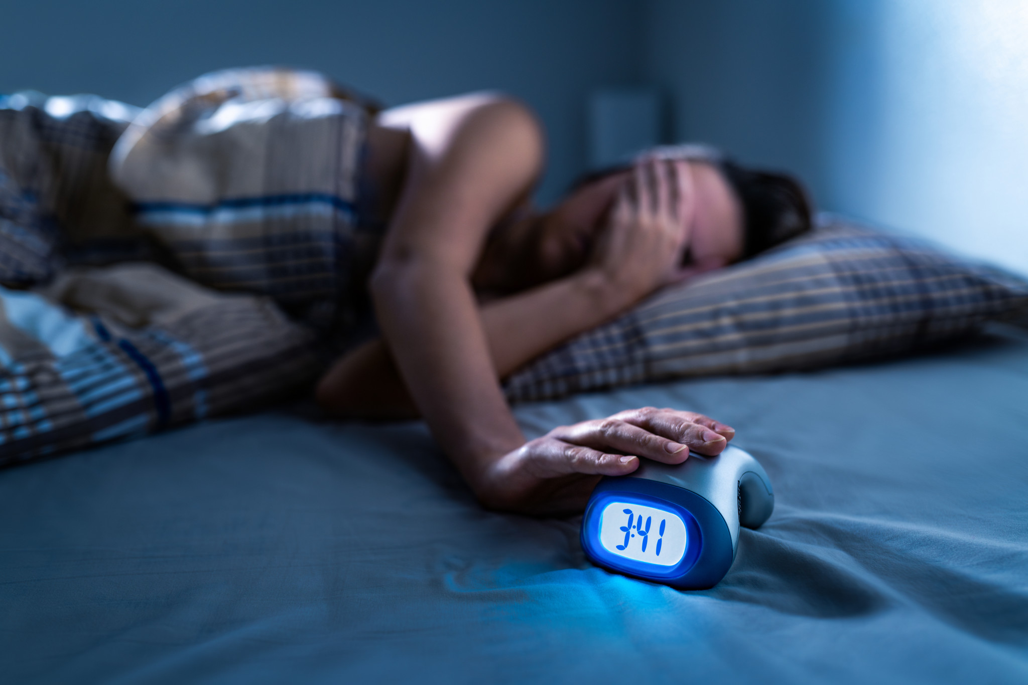 Réveils nocturnes, soirées tardives…: Mal dormir peut-il réellement nous coûter des années de vie?